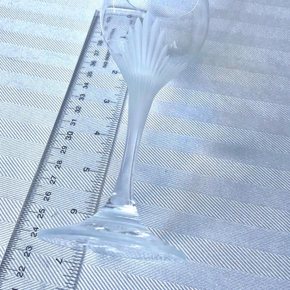 Candide by SCHOTT-ZWIESEL Wine Glasses with “Angel Wing” Etched Pattern 2x - Picture 6 of 9
